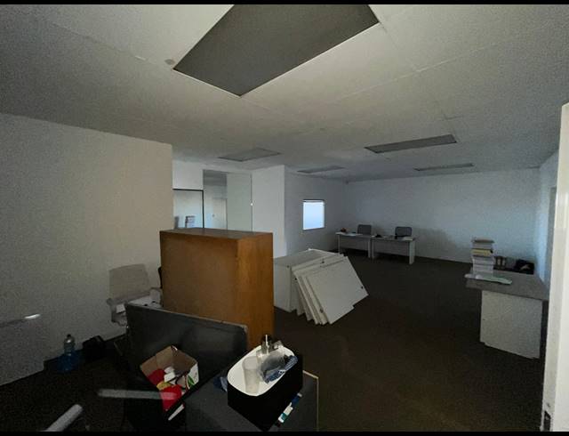 89M² OFFICE TO LET IN PARKLANDS